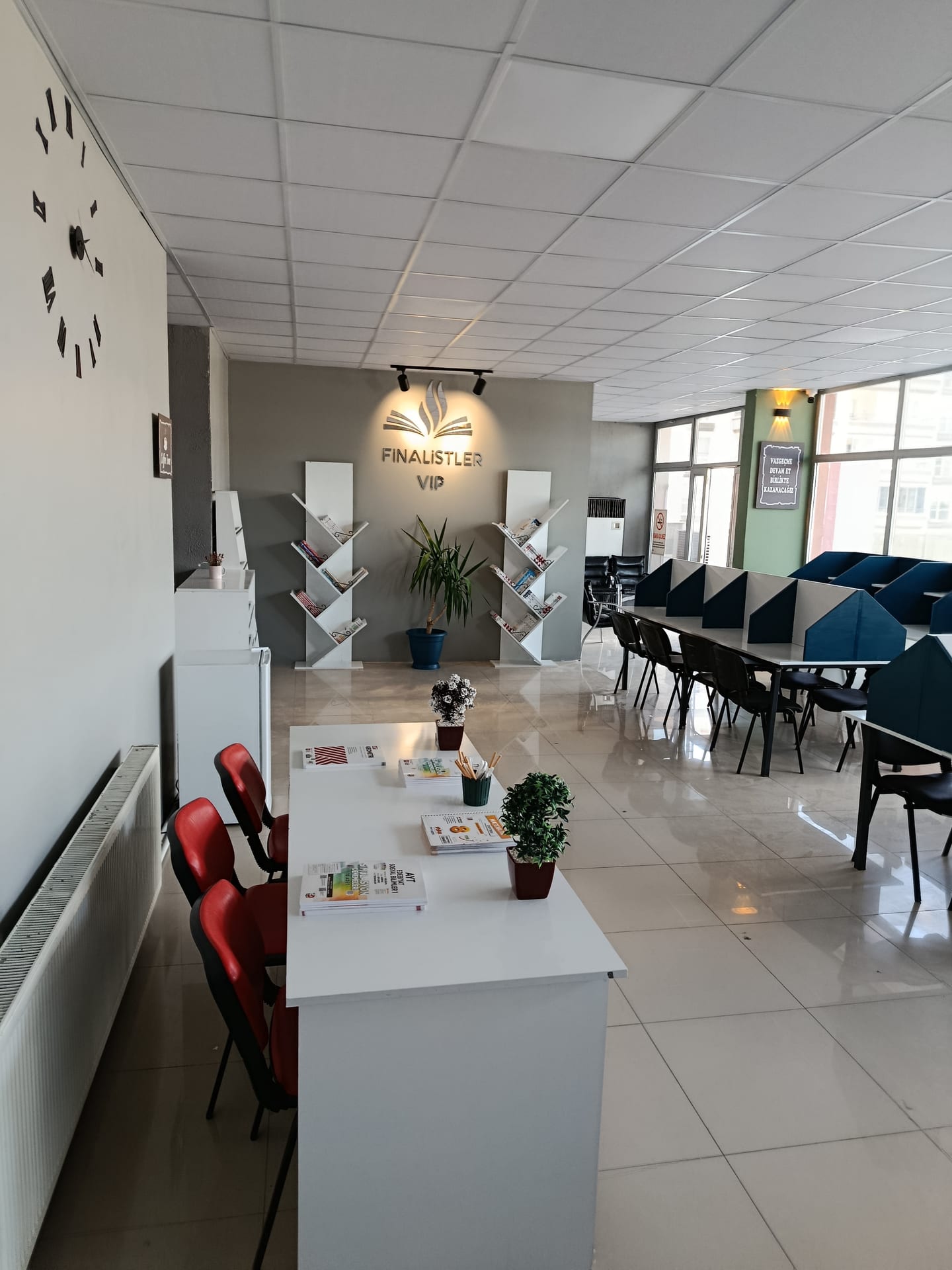 Öğretmen Gözetimli VIP Kütüphane ve Çalışma Alanı