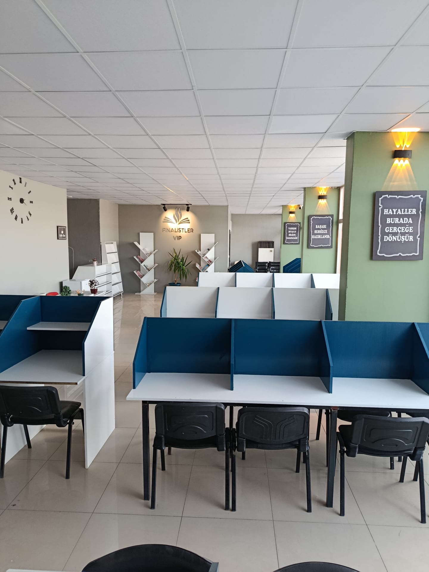Finalistler VIP Kütüphanesi Sessiz Çalışma Salonu